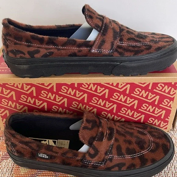 Van’s WMNS Style 53
Leopard Brown/Black
VN000CQPY49
Sneakers - Picture 1 of 16